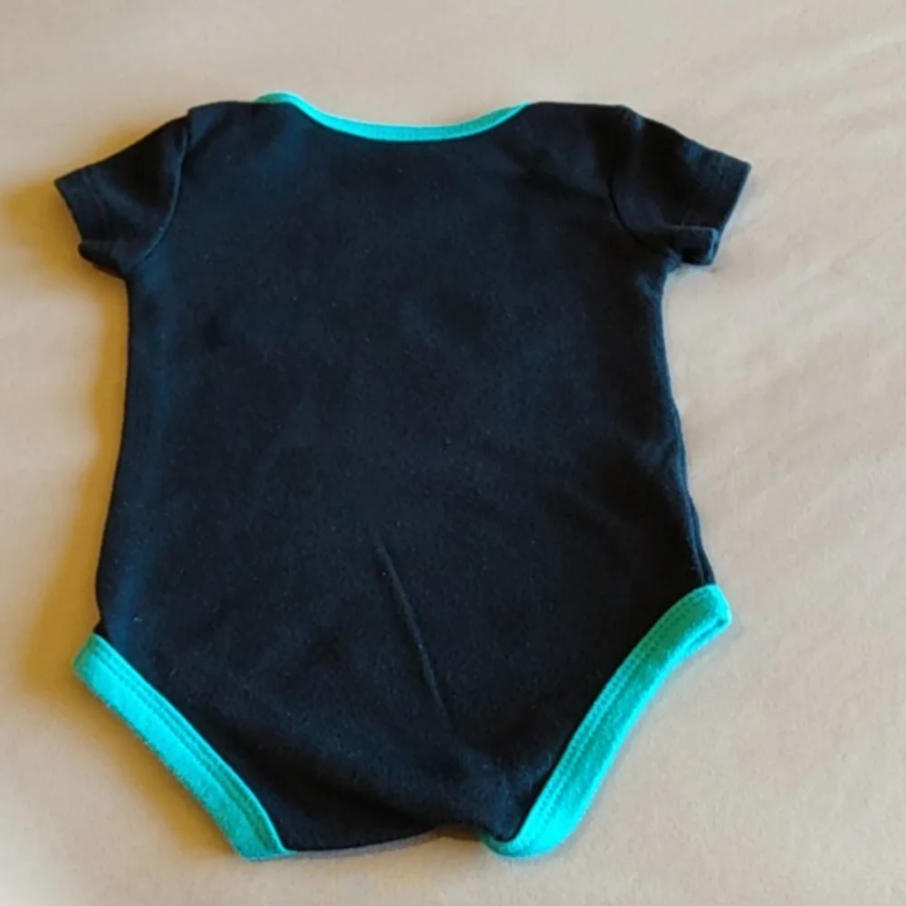 *0-3 months Kidgets onesie‎
